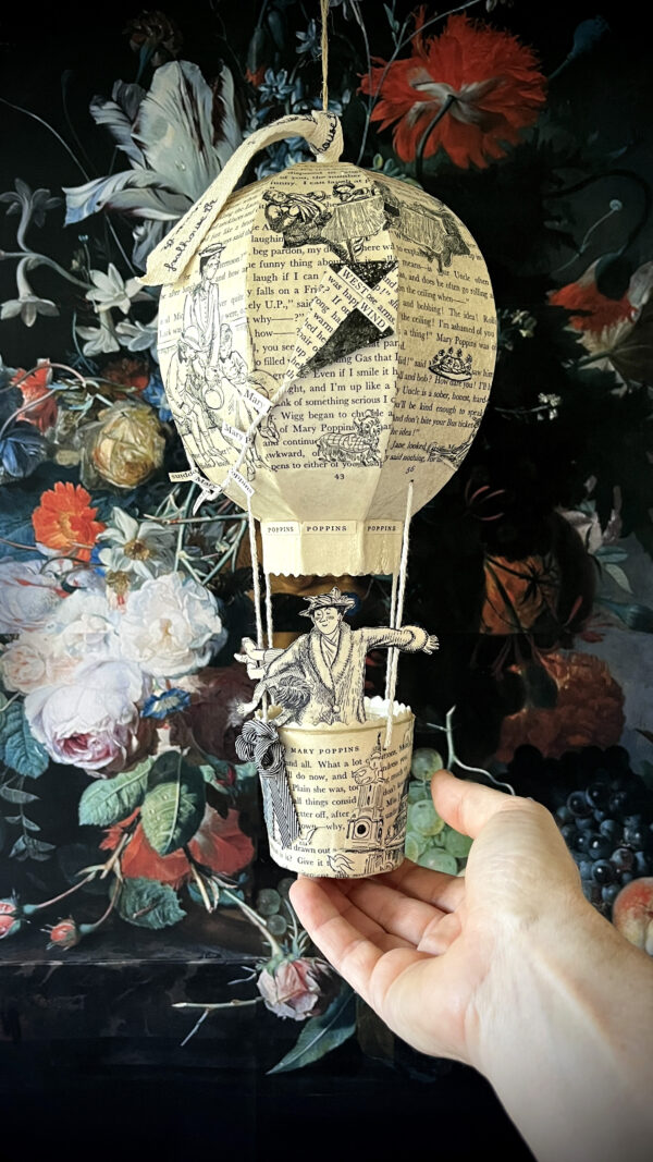 MARY POPPINS